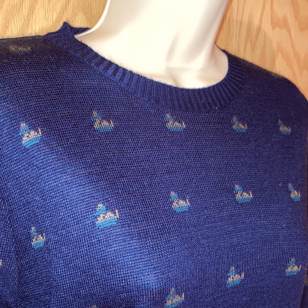 Spectacular Vintage duck sweater, fits as Small